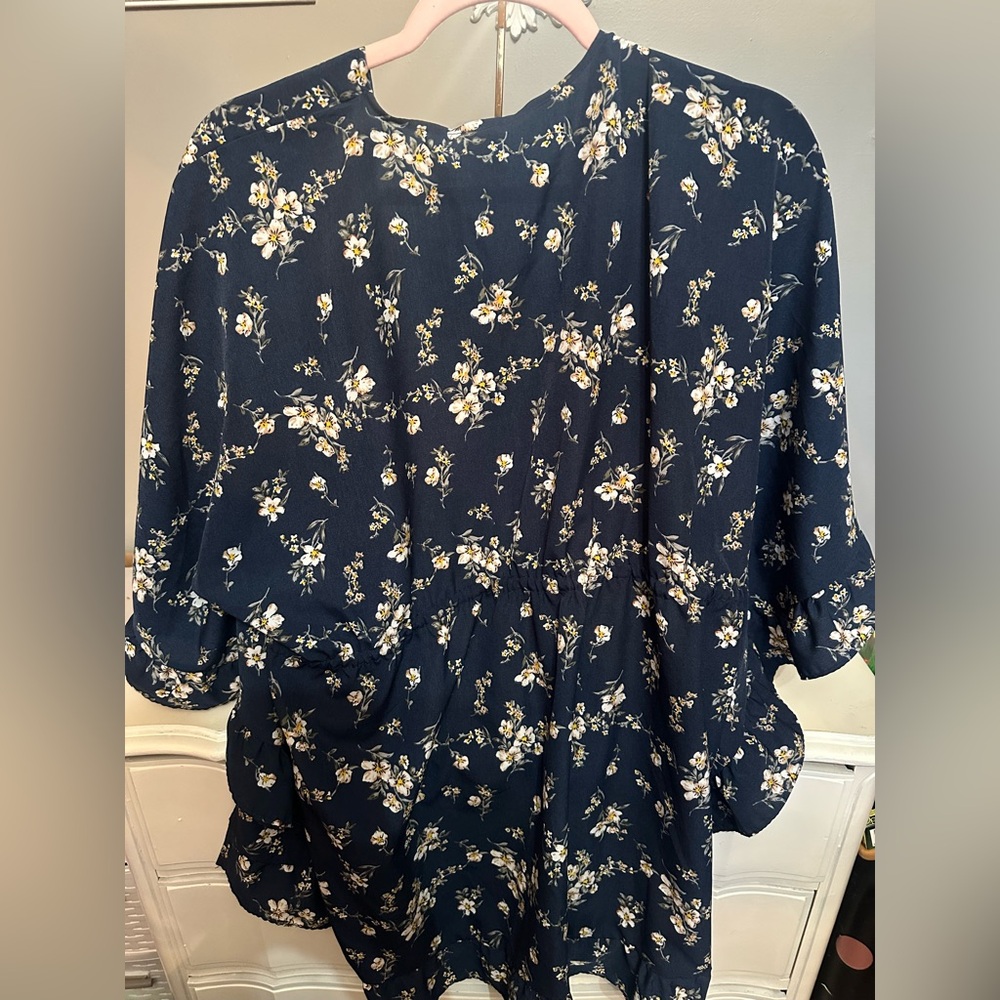 Kimono Tie Top / Navy Floral / Size S-M / Brand Unknown / EUC - Picture 3 of 6